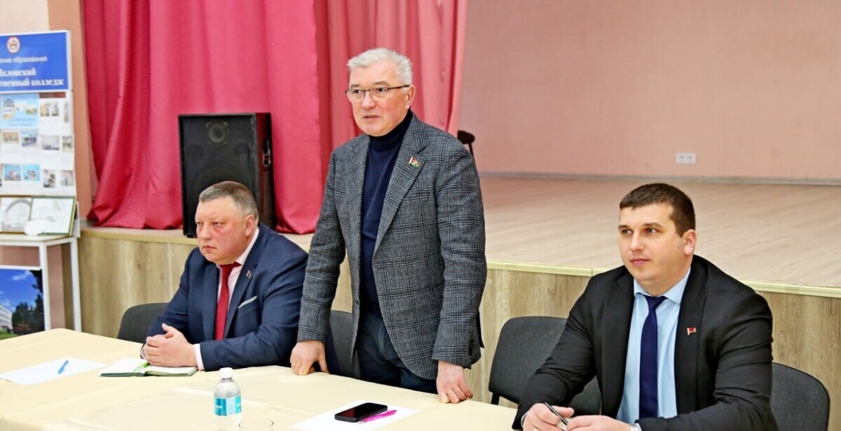 Депутат Палаты представителей Валерий Малашко встретился с учащейся молодежью Шклова. Тема — Всебелорусское народное собрание