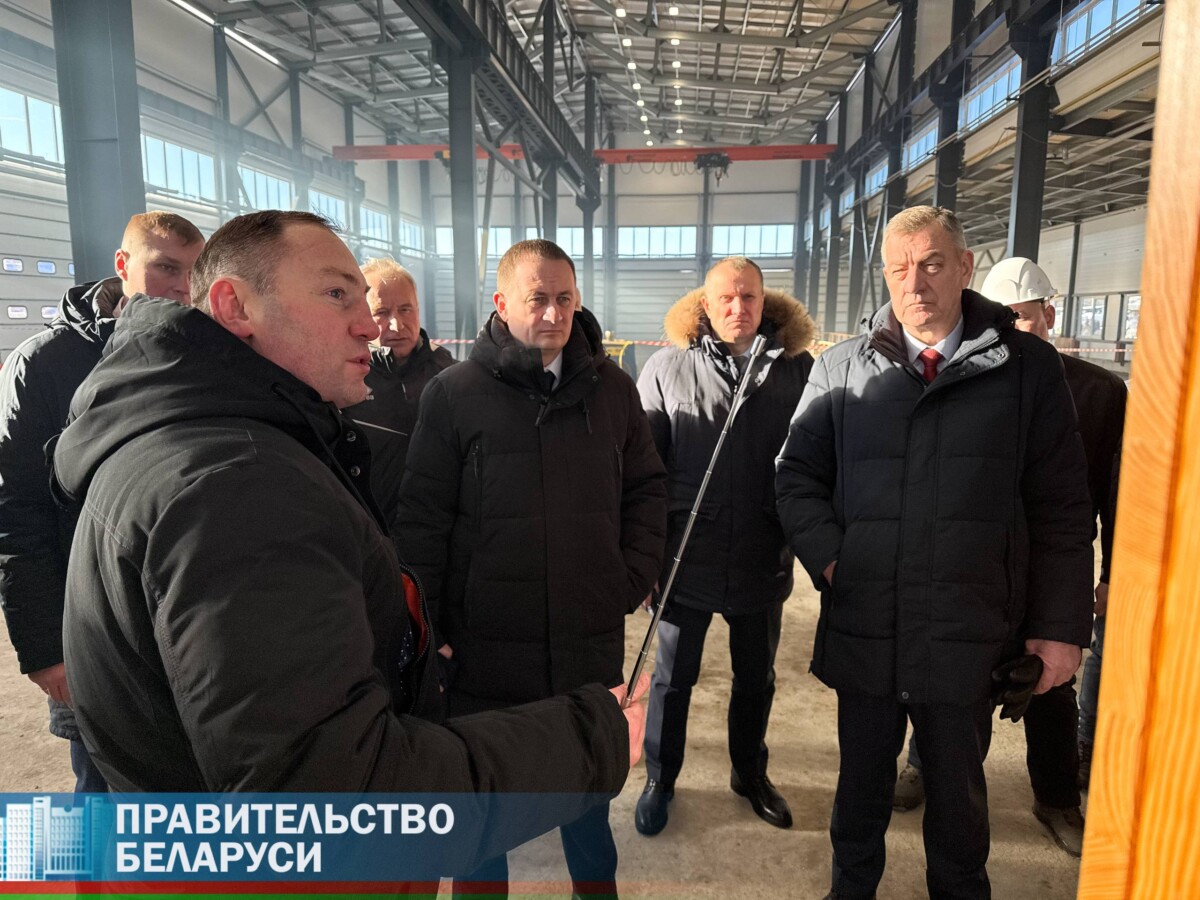 Премьер-министр Александр Турчин проинспектировал производственные объекты Шкловского района