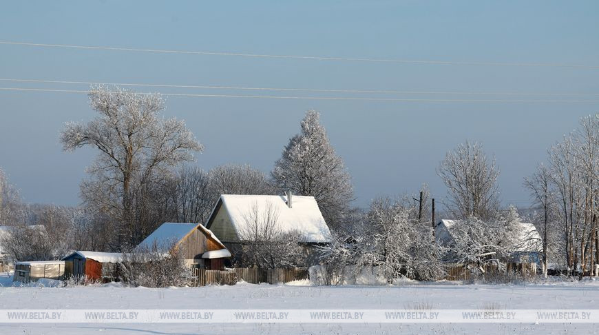В чем опасность снежных шапок на крышах и как избежать происшествий, напомнили в МЧС