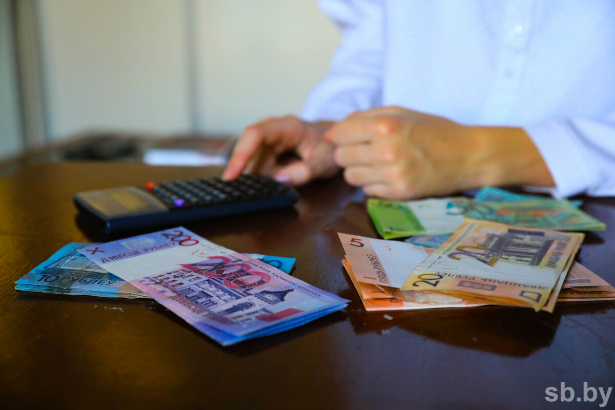 В Минтруда рассказали об особенностях оплаты декрета работающим студенткам-очницам