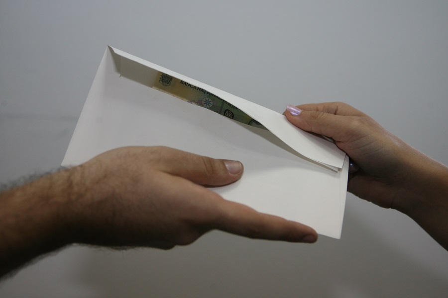 В Шкловском районном отделе ФСЗН рассказали, как зарплата в конвертах» влияет на пенсию и социальные выплаты