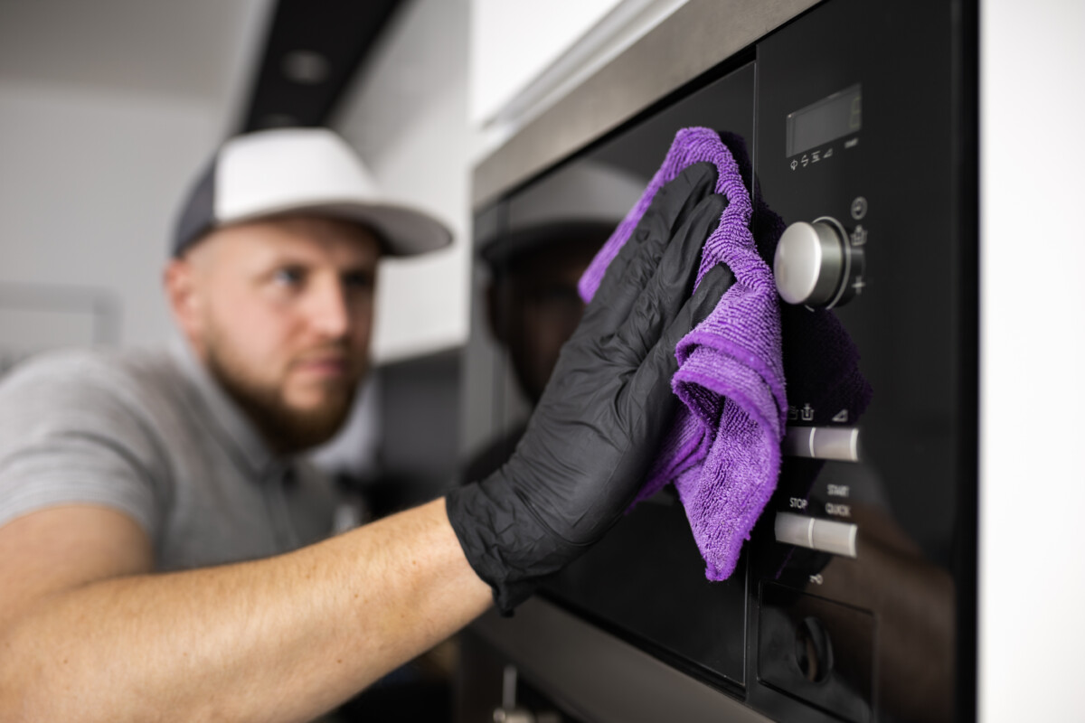 Советы для дома: как легко отмыть противни и решетку из духовки от жира и нагара