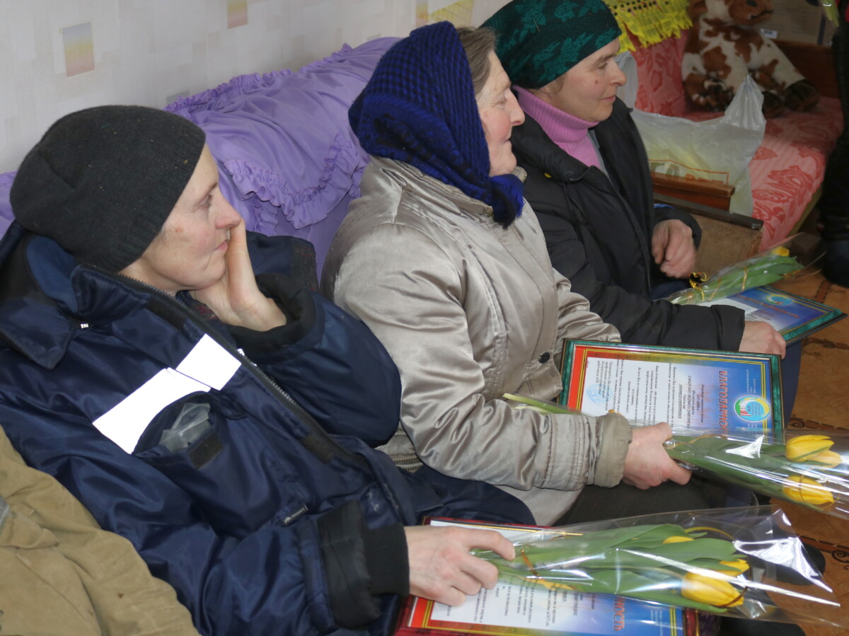 В рамках акции «Женщинам — внимание и благодарность» поздравление прозвучали для тружениц ЗАО «НИВА»