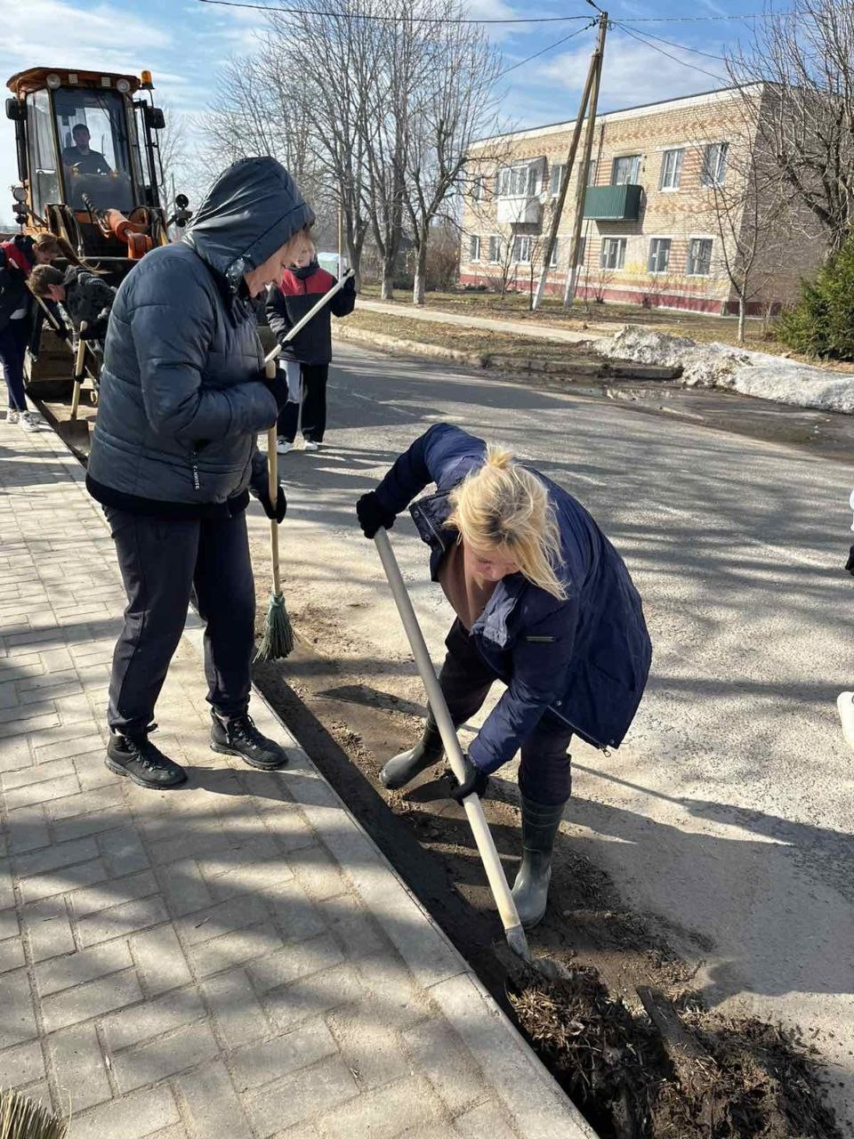В агрогородке Большие Словени прошел субботник