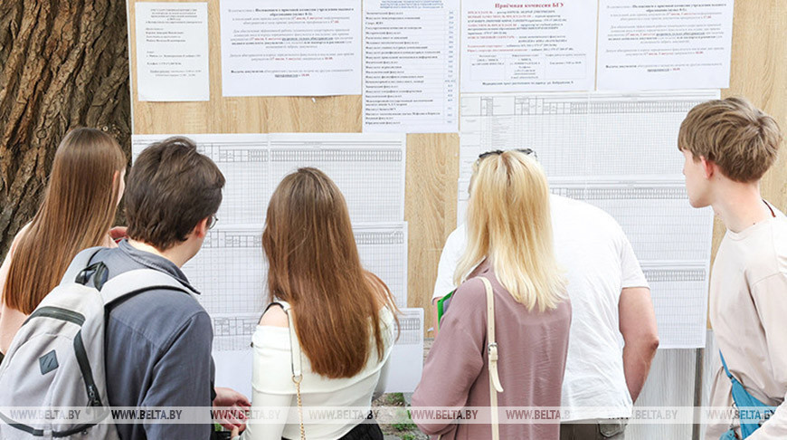 Кого в этом году примут в вуз без экзаменов, рассказали в Минобразования