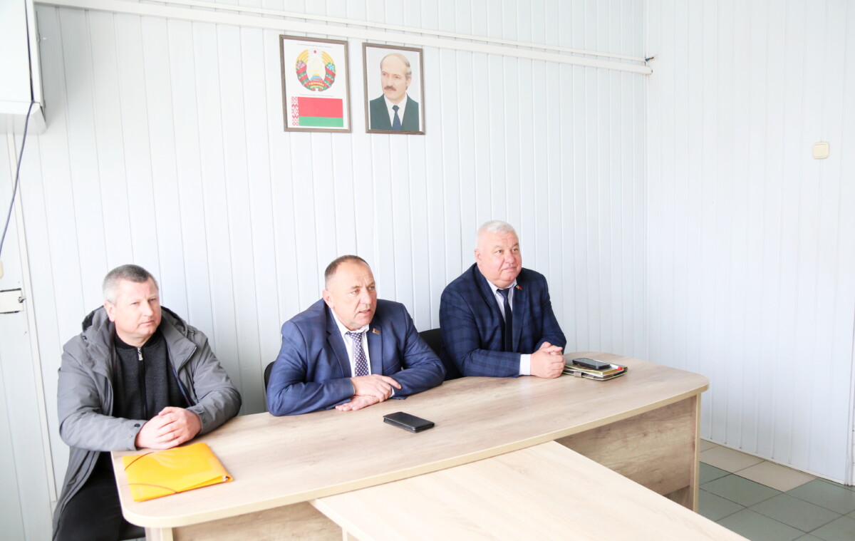 Председатель Шкловского райисполкома встретился с молодыми специалистами ЗАО «НИВА»