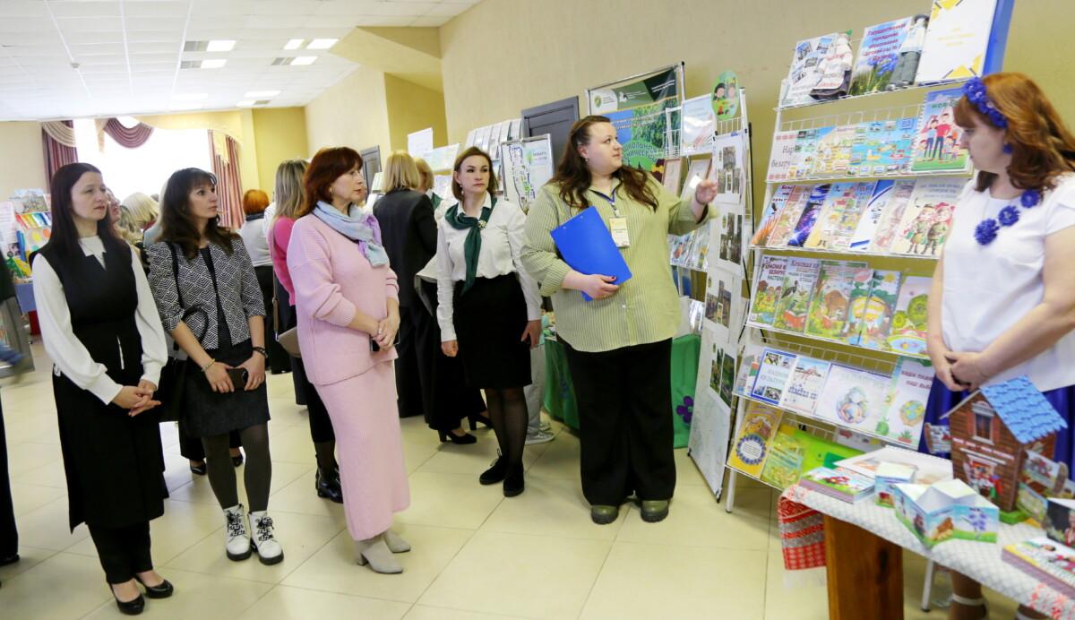 В Шклове открылся V районный фестиваль педагогических идей и достижений «На крыльях творчества»