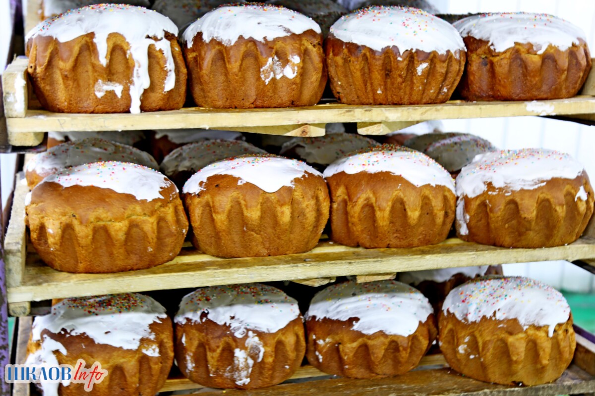 В Шкловском райпо к Пасхе испекли несколько тысяч куличей