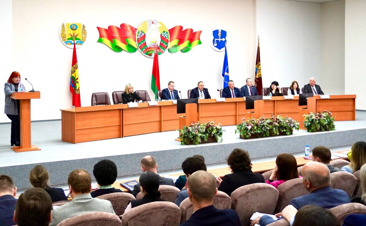 На заседании Шкловского райисполкома рассмотрены итоги работы отрасли животноводства и другие важные вопросы