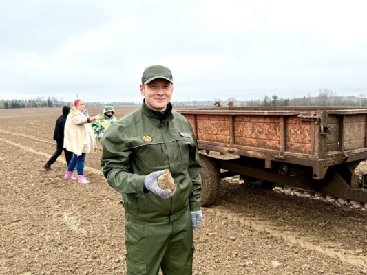Министр энергетики Денис Мороз принял участие в субботнике на Шкловщине