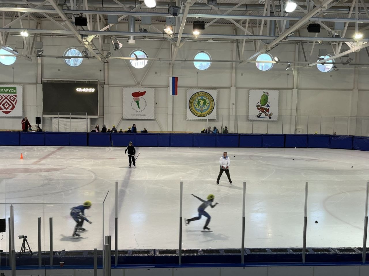 Открытое первенство СДЮШОР Шкловского района по шорт‑треку прошло на Ледовой арене