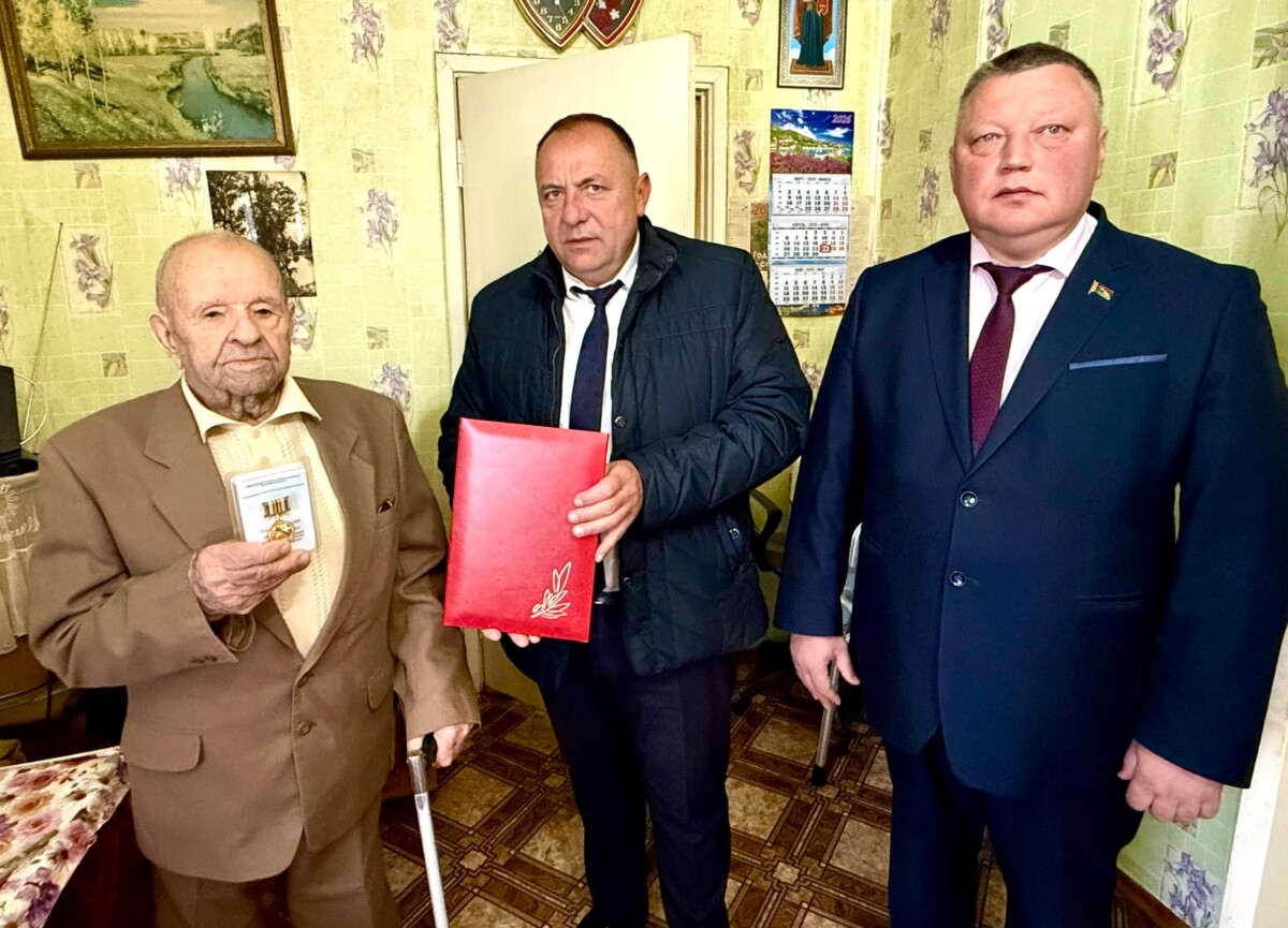 В Шкловском районе ликвидатору чернобыльской катастрофы вручена награда