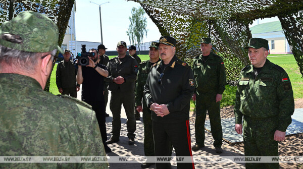 Военная тематика в центре внимания. Александр Лукашенко приехал к ракетчикам в Осиповичский район