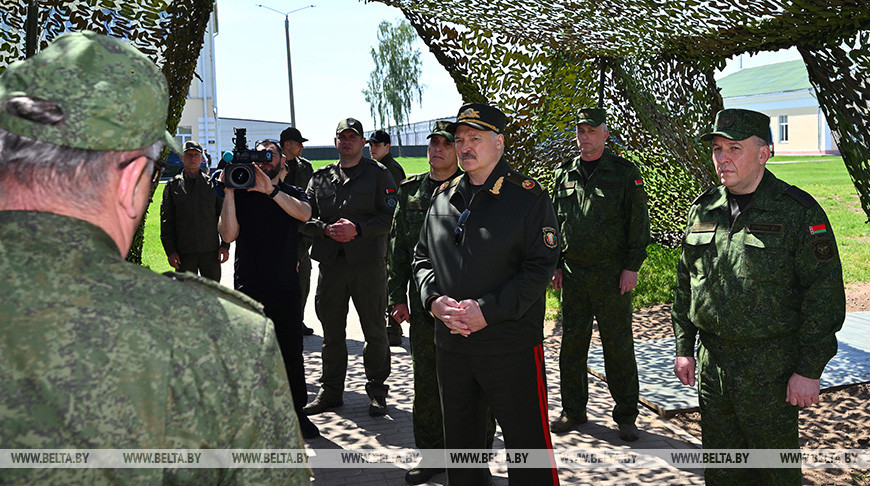 Военная тематика в центре внимания. Александр Лукашенко приехал к ракетчикам в Осиповичский район