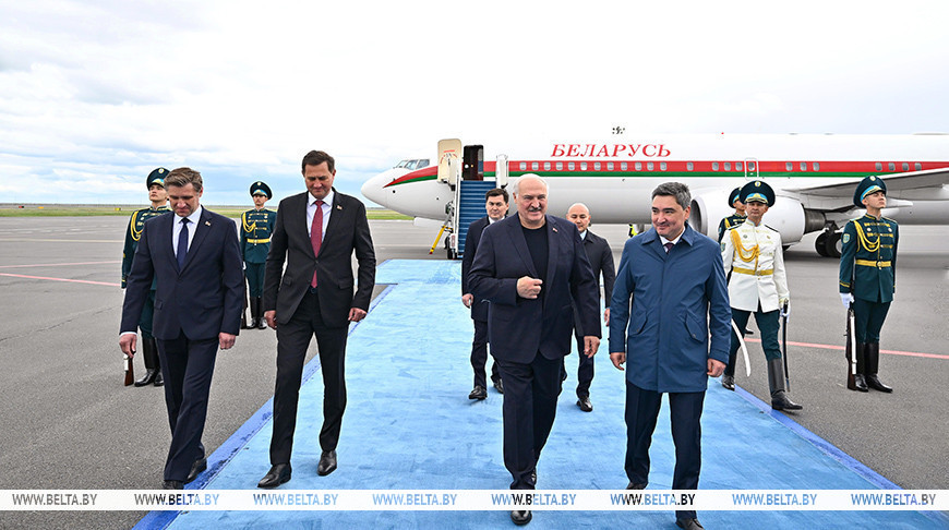 Александр Лукашенко прибыл в Астану для участия в саммите ЕАЭС и Евразийском экономическом форуме