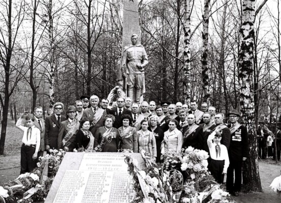 Сквозь время и память: подвиг ветеранов Шкловщины в черно-белых фотографиях