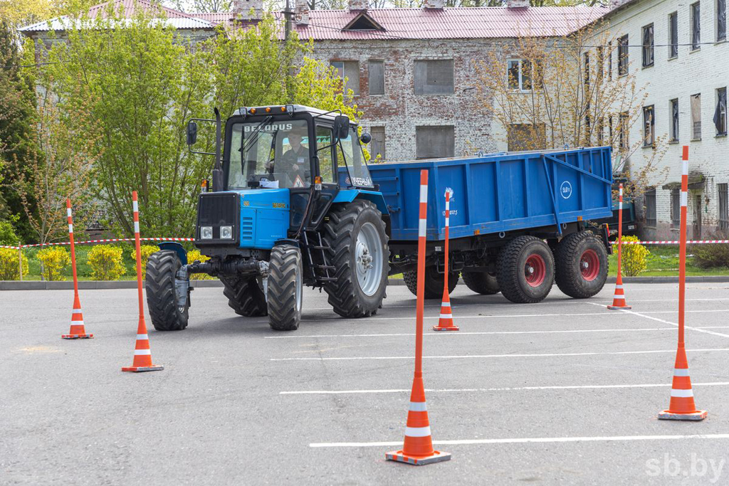 Минсельхозпрод актуализировал порядок приема экзаменов на право управления трактором 