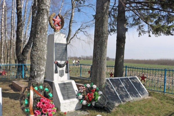 Воинское захоронение в деревне Полыковичи