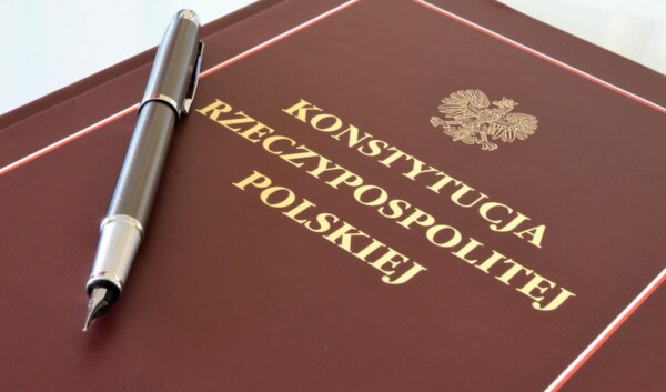 Польша на перепутье: власть зовет к новой Конституции, общество отвечает скепсисом