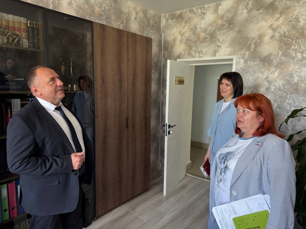 Председатель Шкловского райисполкома Сергей Бартош посетил издательский дом «Шклов-инфо»