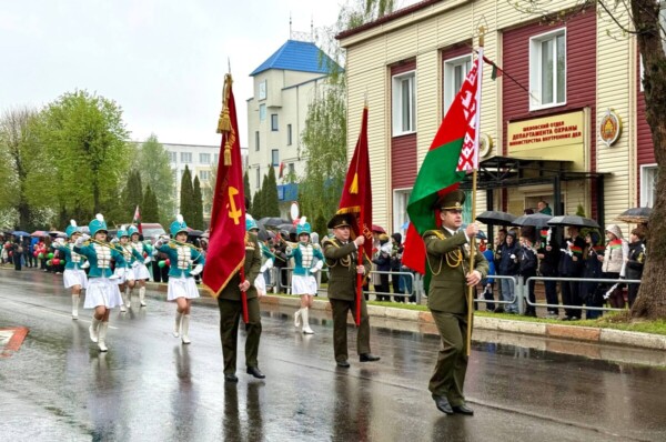 Праздничные мероприятия в Шклове продолжились торжественным шествием