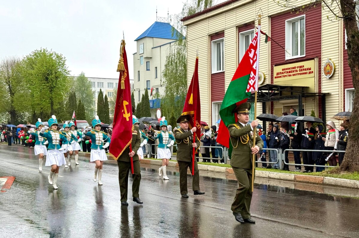 Праздничные мероприятия в Шклове продолжились торжественным шествием