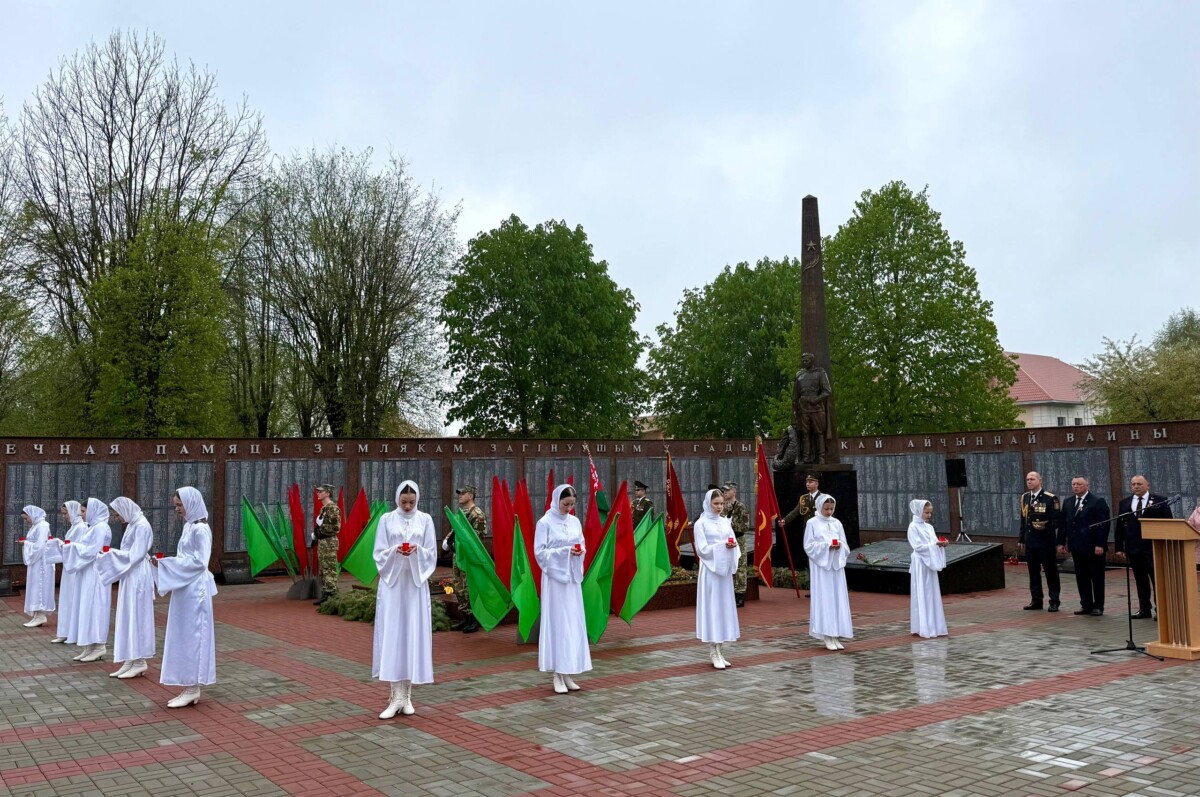 Минута молчания прошла в Шклове ровно в 12.00