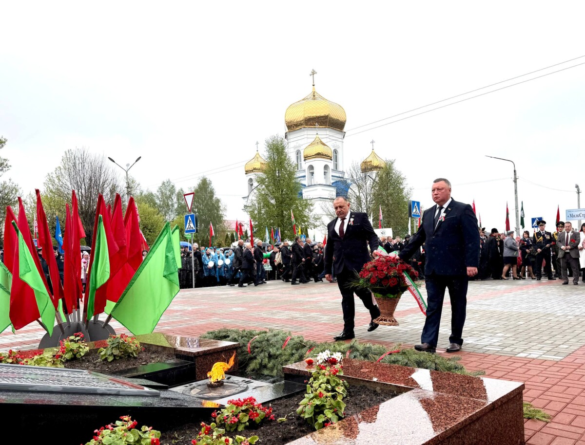На мемориальном комплексе «Память» возложены цветы