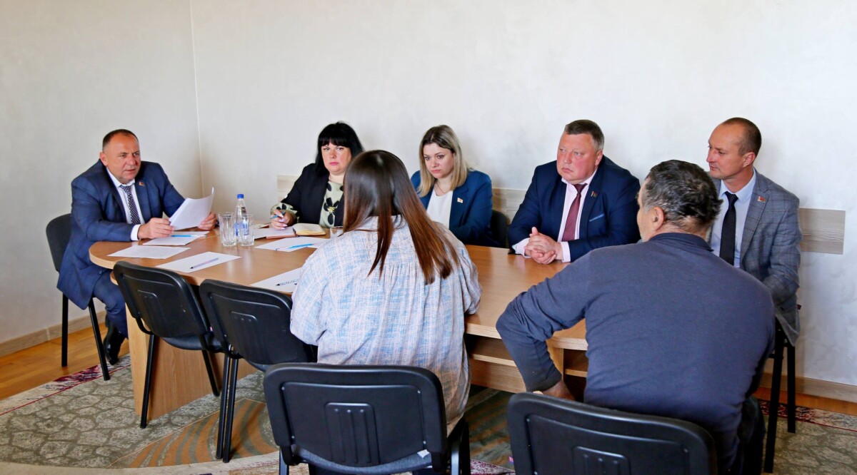 Прием граждан провел в Городецком сельисполкоме председатель райисполкома Сергей Бартош