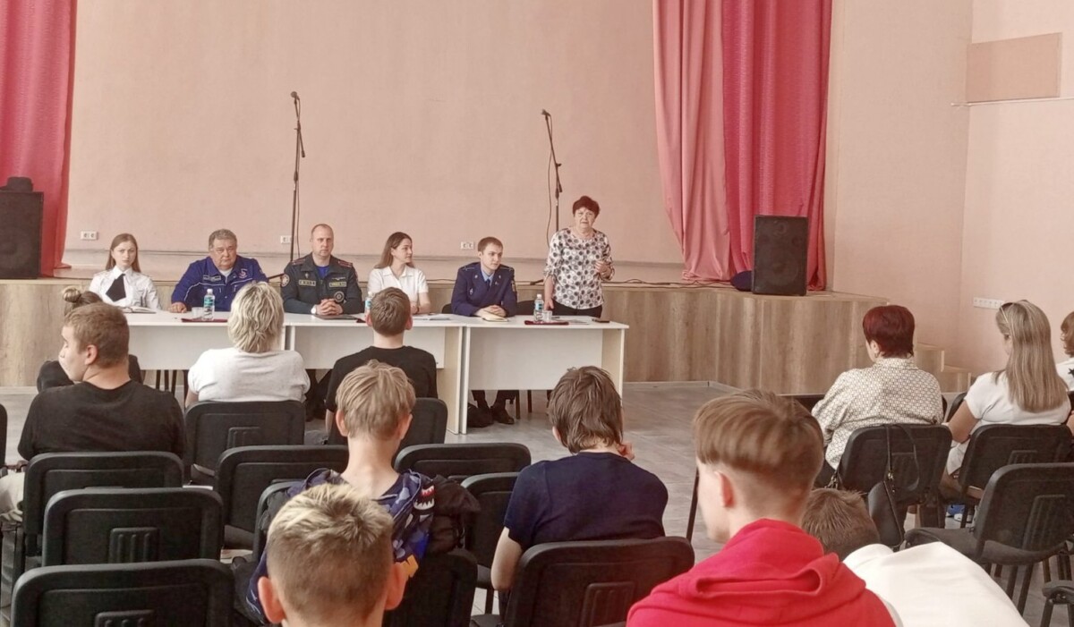 В Шкловском колледже прошла встреча с подростками в рамках программы «Забота»