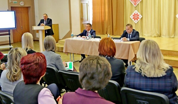 На базе Шкловского района прошел выездной семинар-практикум по кадровой политике