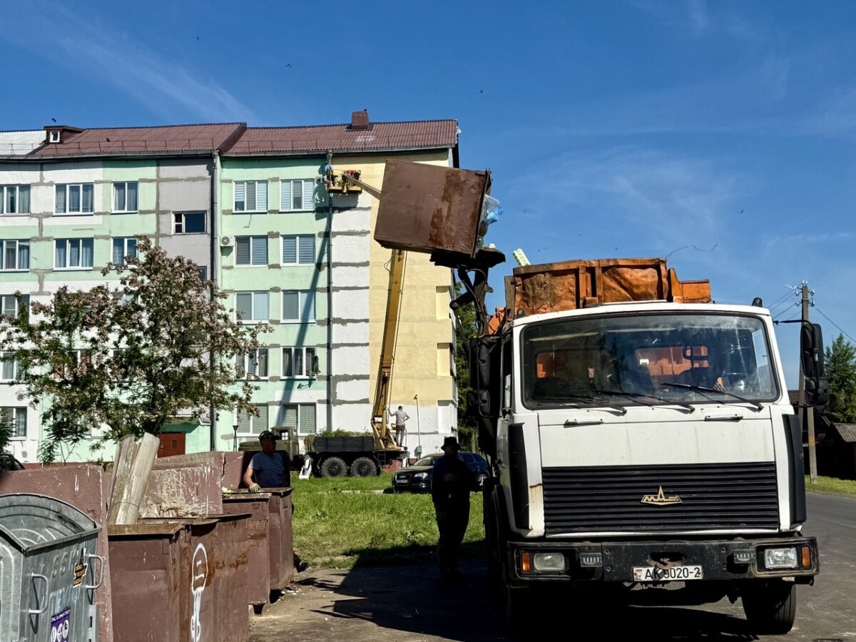 Контейнерные площадки – не свалка: правила утилизации строительного мусора рассказали в УКП «Жилкомхоз»