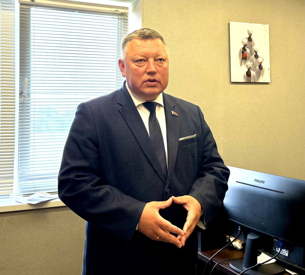 Память во имя будущего: председатель райсовета депутатов Александр Давыдович встретился с коллективом «Шкловдрев»