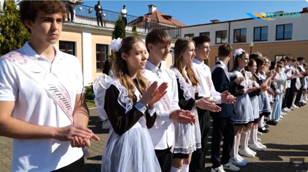 В школах Шкловского района прозвенели последние звонки