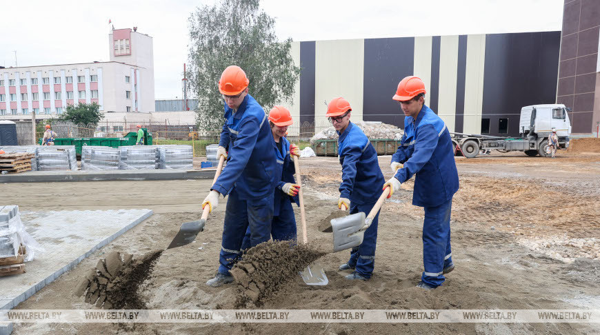 В Беларуси упростили официальное трудоустройство студентов во время учебы
