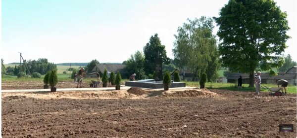В деревне Старая Водва обновили памятный знак погибшим землякам