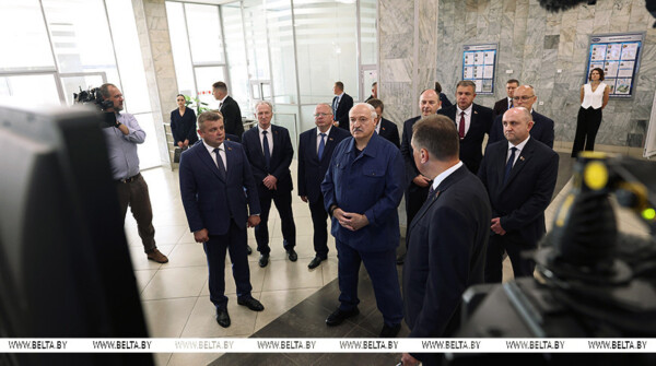 Торговля на селе и перспективы БелОМО. Александр Лукашенко посетил Вилейский район