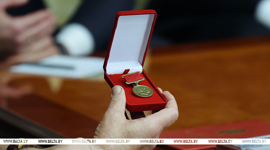 Александру Лукашенко вручена Ленинская премия ЦК КПРФ