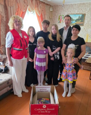 «Соберем детей в школу»: в Шклове продолжается благотворительная акция