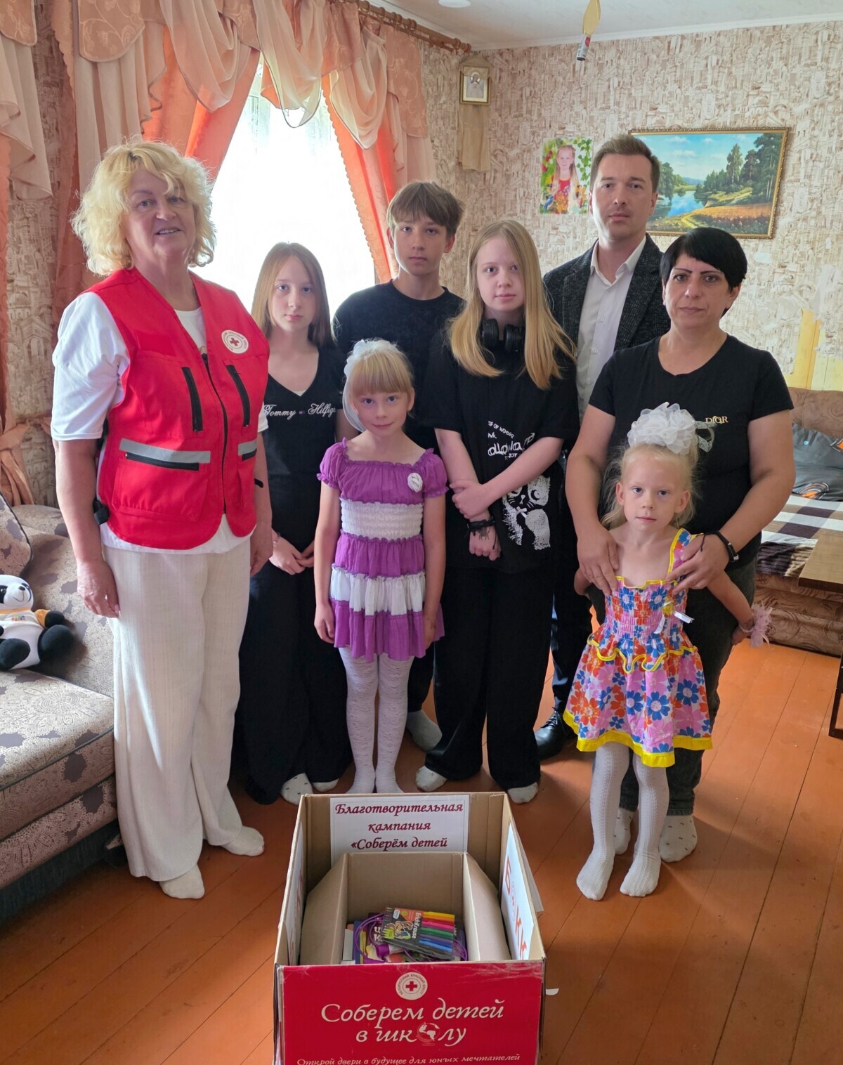 «Соберем детей в школу»: в Шклове продолжается благотворительная акция