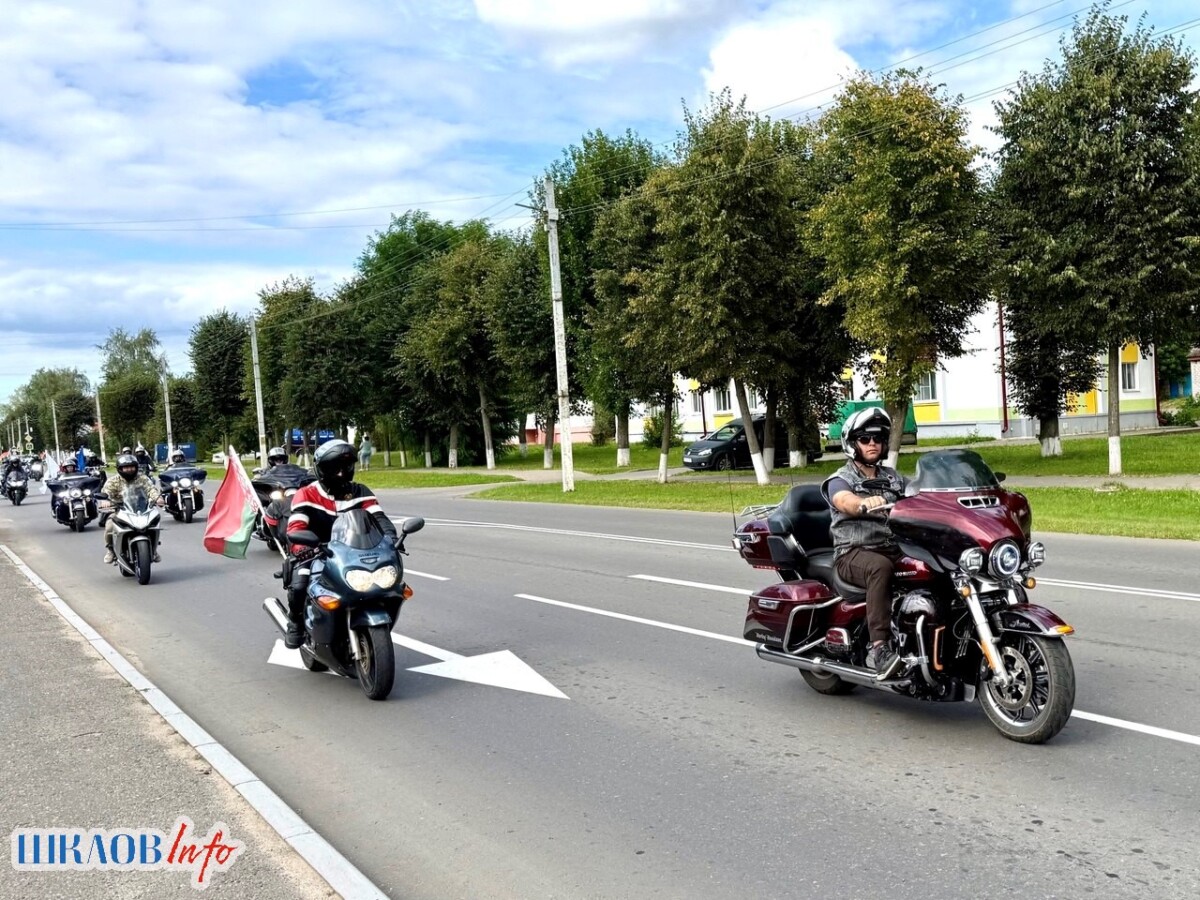 В День огурца по улицам Шклова проехали около трех сотен мотоциклистов