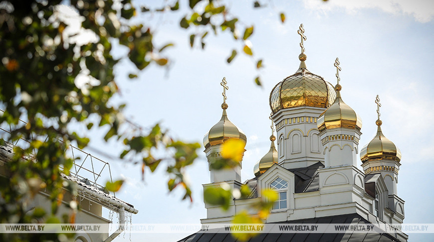 Православные верующие празднуют Рождество Пресвятой Богородицы