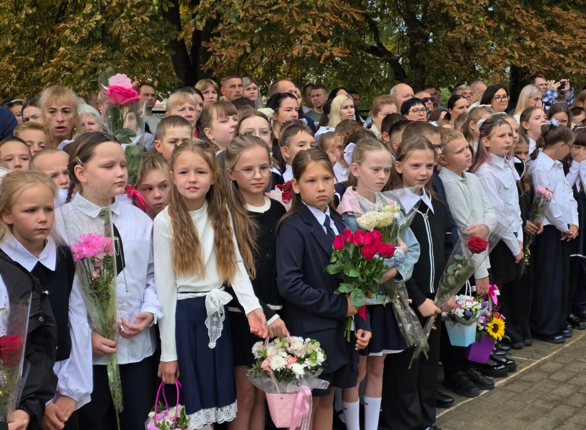 Торжественная линейка в СШ №4 Шклова открыла новый учебный год