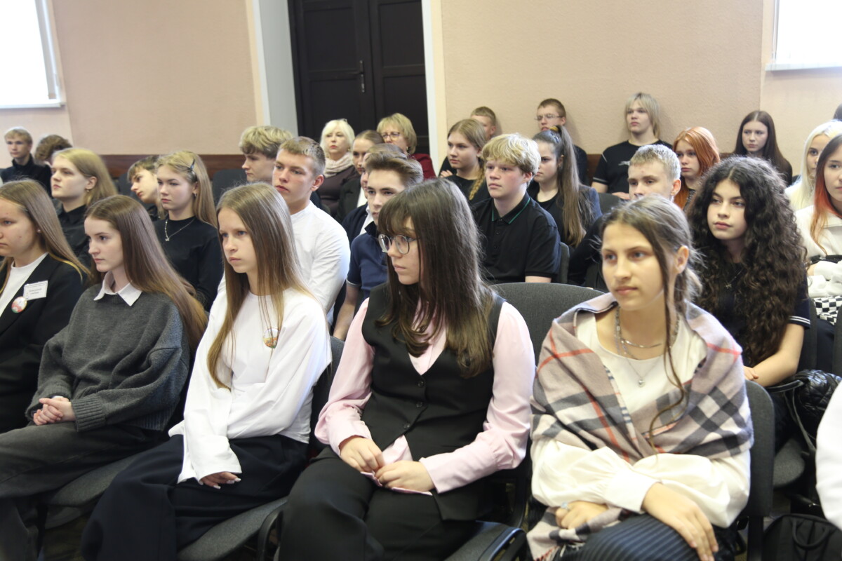 Путь в профессию: правоохранители провели профориентацию для шкловских старшеклассников