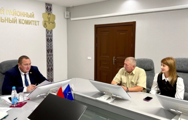 Личный прием граждан провел председатель райисполкома Михаил Крицкий