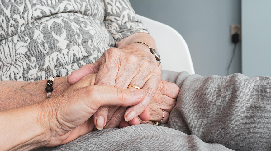 Каждая третья женщина после 50 лет сталкивается с этим заболеванием: эндокринолог рассказал про остеопороз