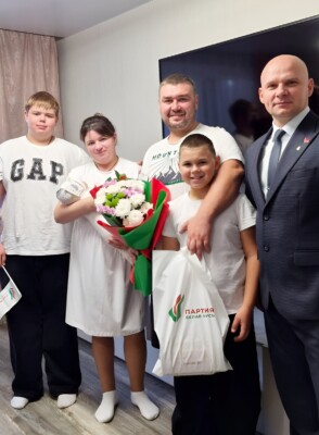 В Шклове многодетную семью Евсеевых поздравили с рождением третьего ребенка